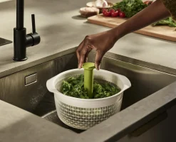 Hot Essoreuse à Salade et Passoire 2-en-1 en Spindola™ Passoires Et Essoreuses