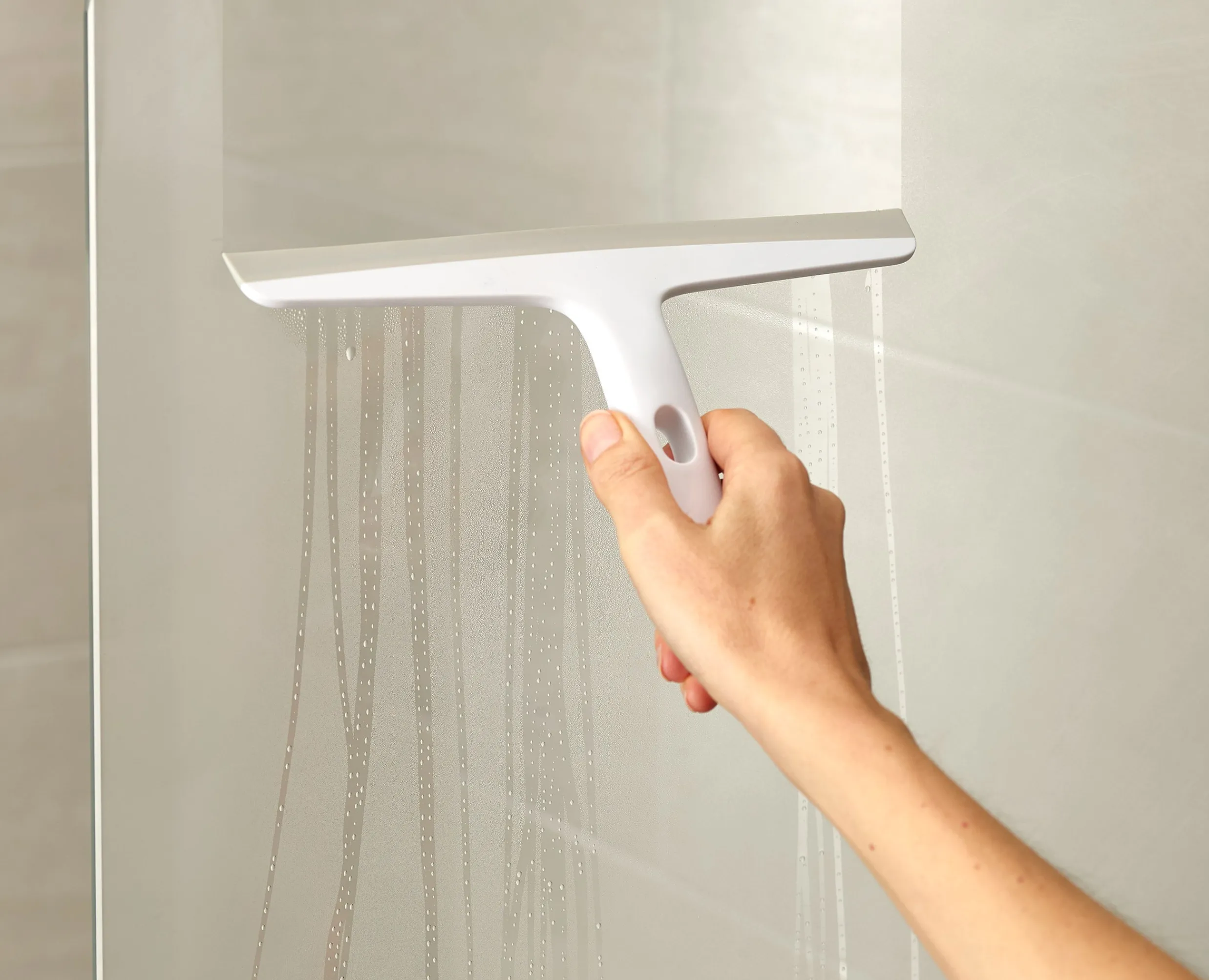 Clearance Lot de 2 Raclettes de Douche Grises Claires avec Crochet EasyStore™ Accessoires De Douche|Sets D'Accessoires De Salle De Bain