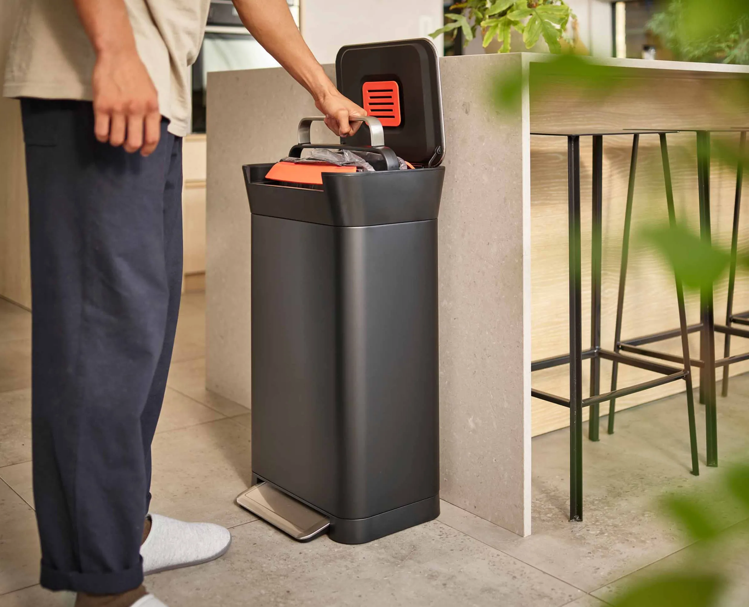 Outlet Poubelle Compacteur de Déchets 30L Titan Poubelles De Cuisine
